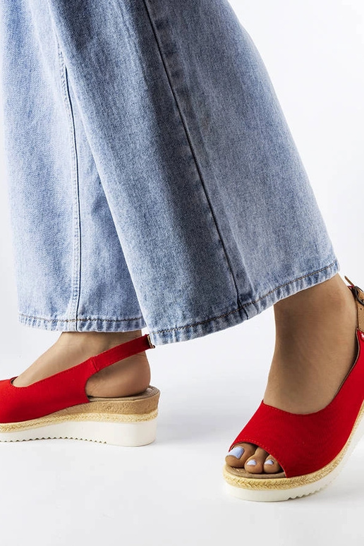 Czerwone sandały na koturnie Big Star...