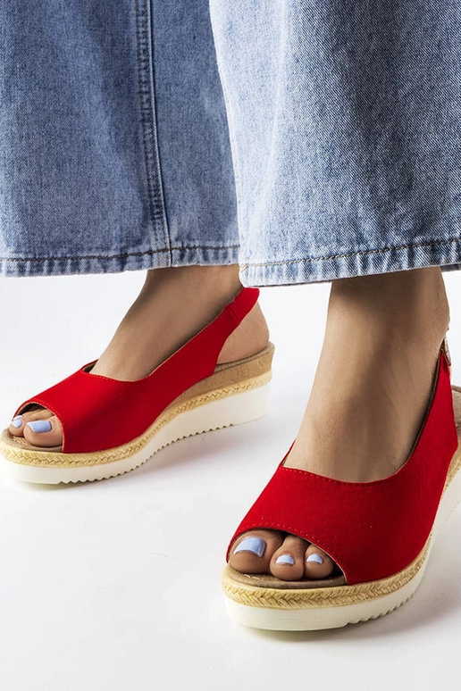 Czerwone sandały na koturnie Big Star...