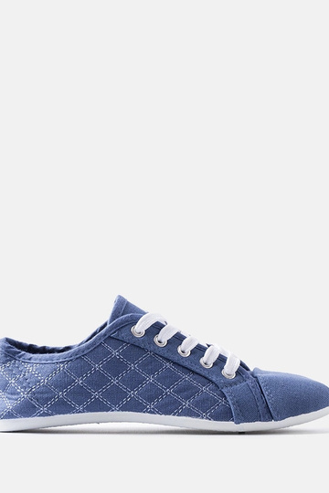 Niebieskie tenisówki...