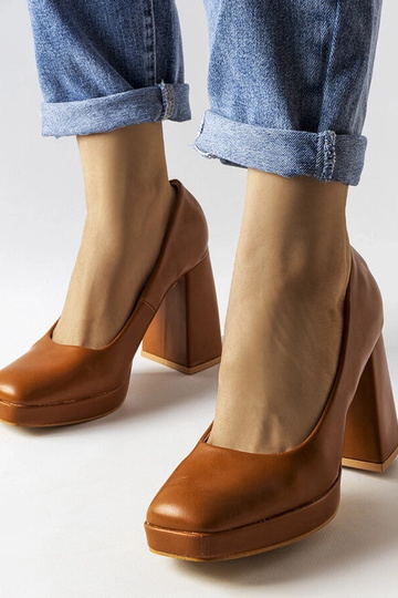 Beige high heels Thrower 2