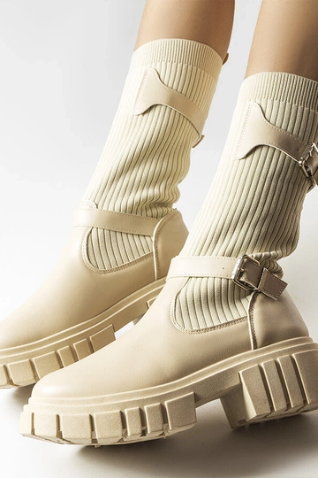 Beżowe stylowe kozaki z... 2