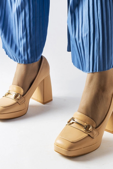 Beige high heel pumps Unos