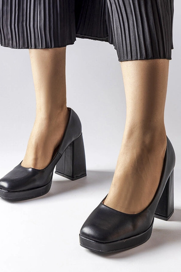 Beige high heels Thrower 2