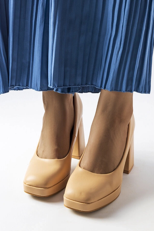 Beige high heel pumps Unos