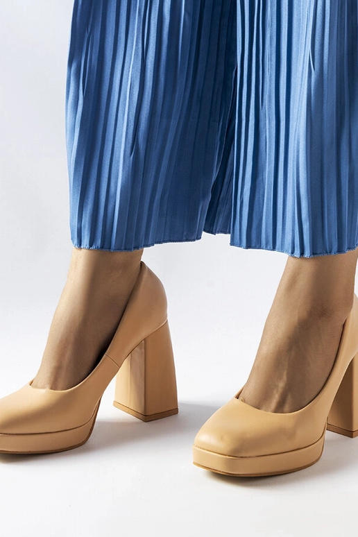 Beige high heel pumps Unos