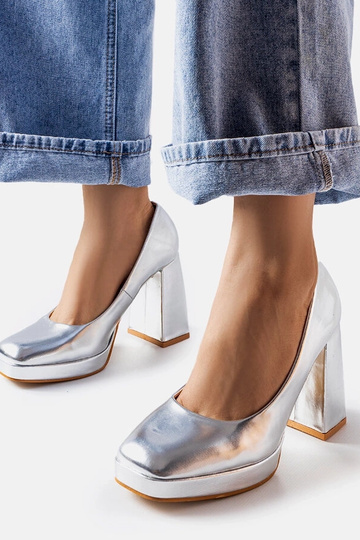 Beige high heels Thrower 2