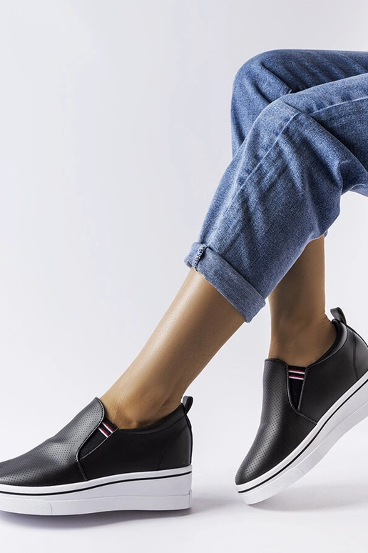 Czarne trampki na koturnie Dionisia