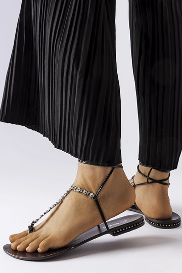 Czarne sandałki z...