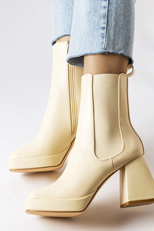 Beżowe botki na masywnym słupku Watson