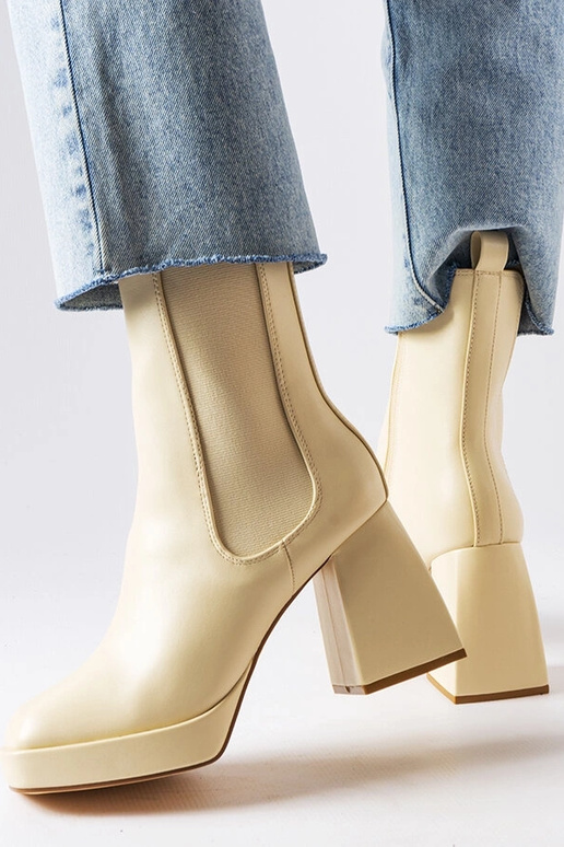 Beżowe botki na masywnym słupku Watson