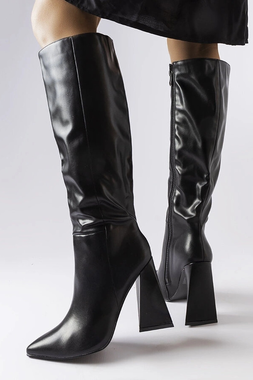 Czarne kozaki na słupku Medicina Czarne kozaki na słupku Medicina