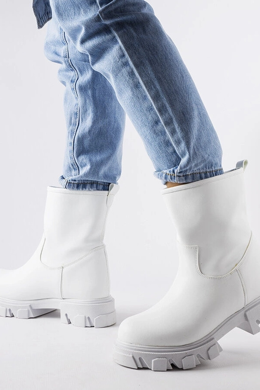 Białe wsuwane workery Wuori