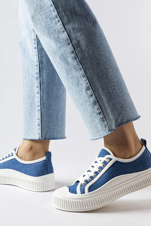 Niebieskie trampki na platformie...