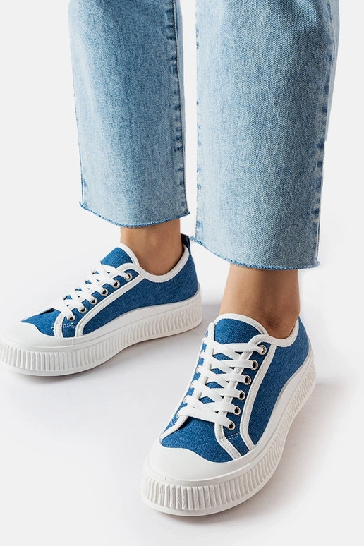 Niebieskie trampki na platformie...