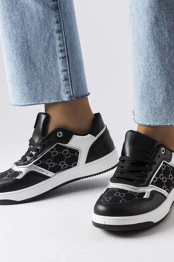 Czarne sneakersy zdobione... 2