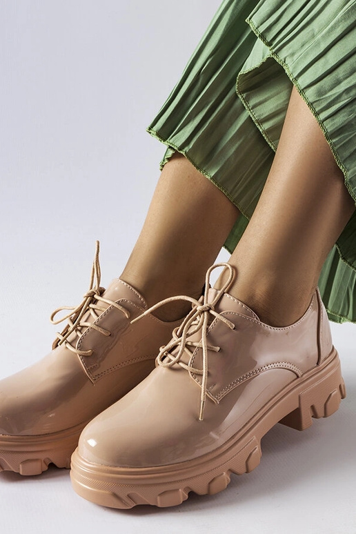 Beżowe lakierowane półbuty Kelly