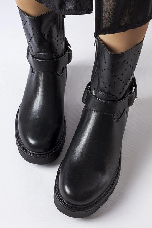 Beige insulated boots with chain...