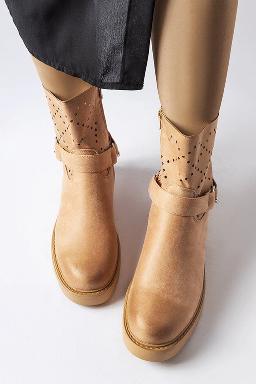 Beige insulated boots with chain...