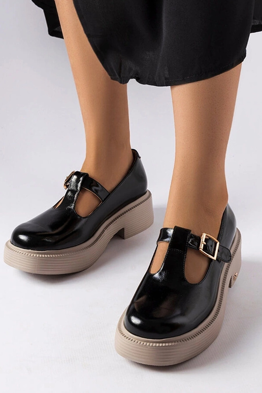 Czarne lakierowane półbuty Karino