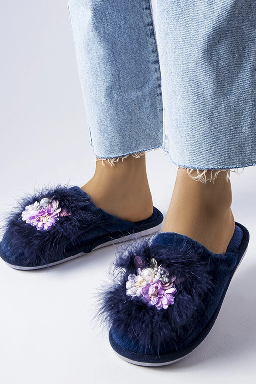 Black slippers with fur insulated Valle