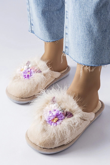 Black slippers with fur... 2