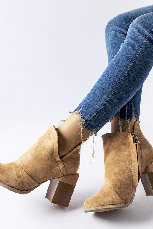 Black wedge heeled boots Etylioo