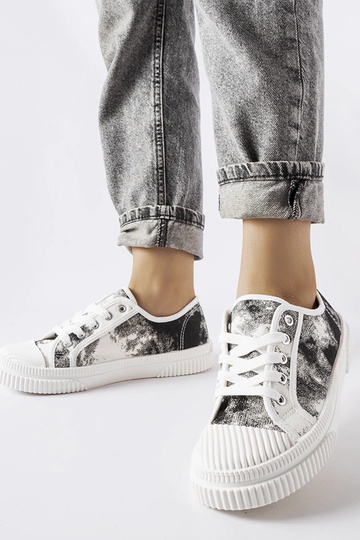 Black trainers Beat