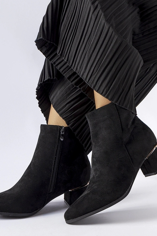 Czarne botki na niskim słupku Tayyib