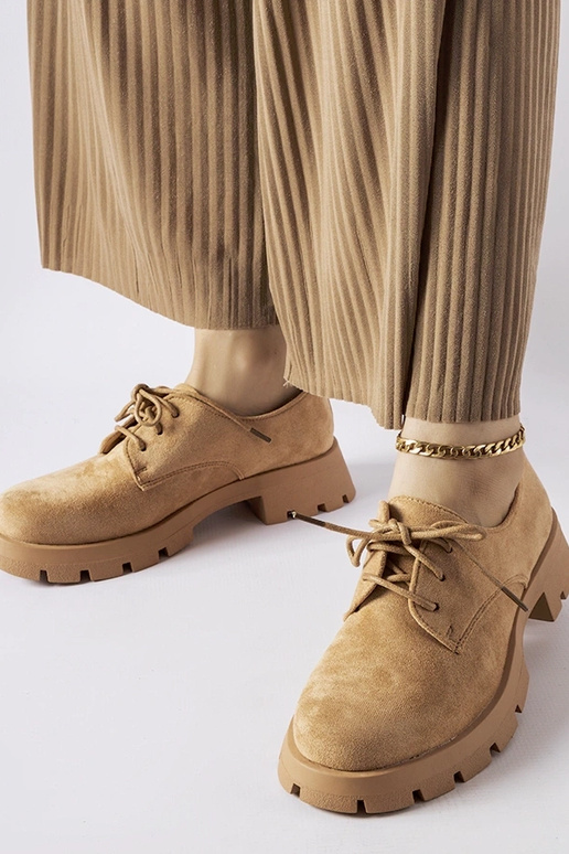 Brązowe półbuty na masywnej podeszwie...