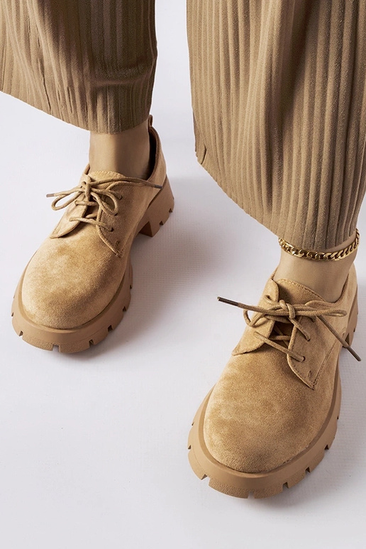 Brązowe półbuty na masywnej podeszwie...