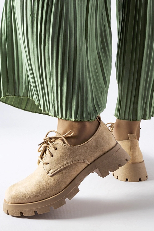 Beżowe półbuty na masywnej podeszwie...