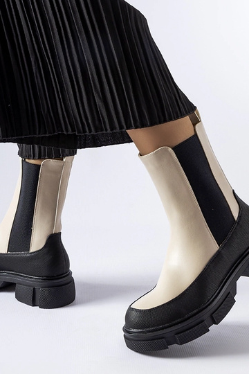 Beżowo-czarne wsuwane botki... 2