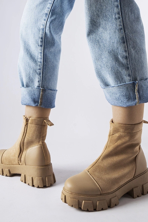 Beżowe workery eko-zamsz z bieżnikiem...