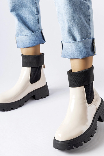 Beżowe wsuwane botki...