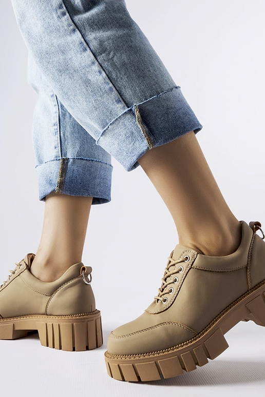 Brązowe półbuty o matowy wykończeniu...