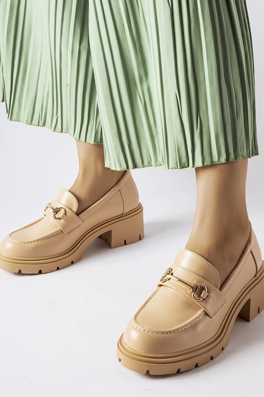 Beżowe półbuty na obcasie Fabrizio