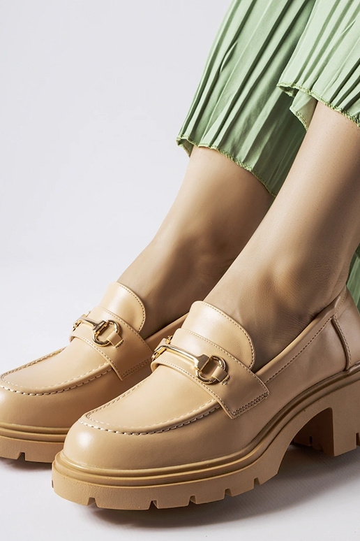 Beżowe półbuty na obcasie Fabrizio