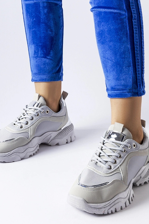 Szare sneakersy ze srebrnym akcentem...