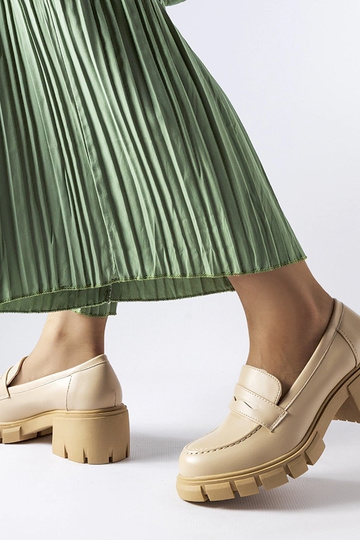 Beżowe klasyczne mokasyny... 2