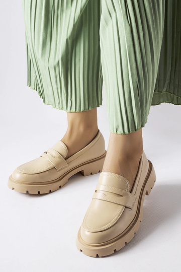 Beżowe eleganckie mokasyny...
