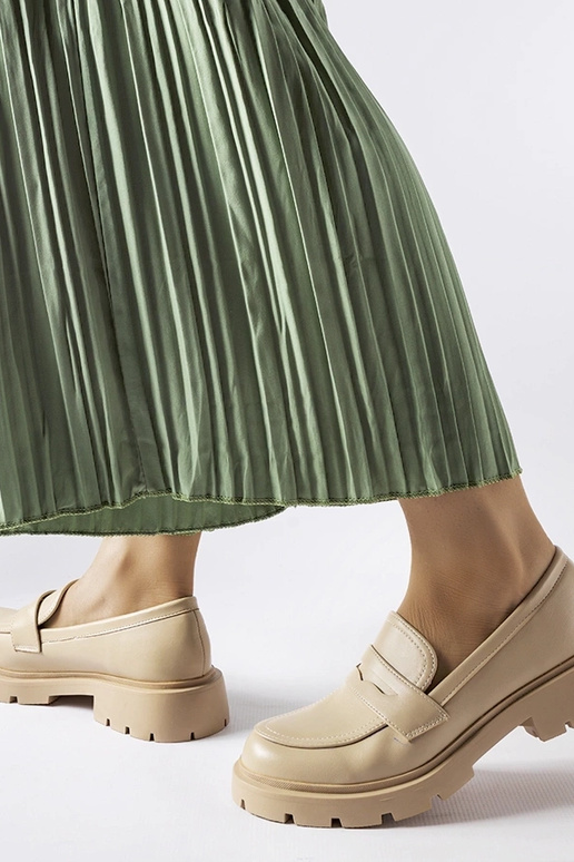 Beżowe eleganckie mokasyny Puccianiello