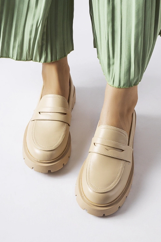 Beżowe eleganckie mokasyny Puccianiello