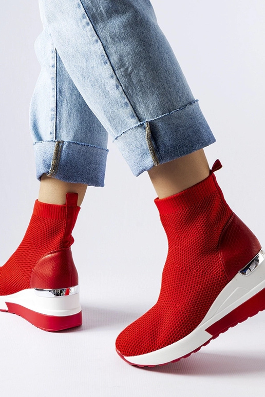 Czerwone sneakersy na koturnie z...