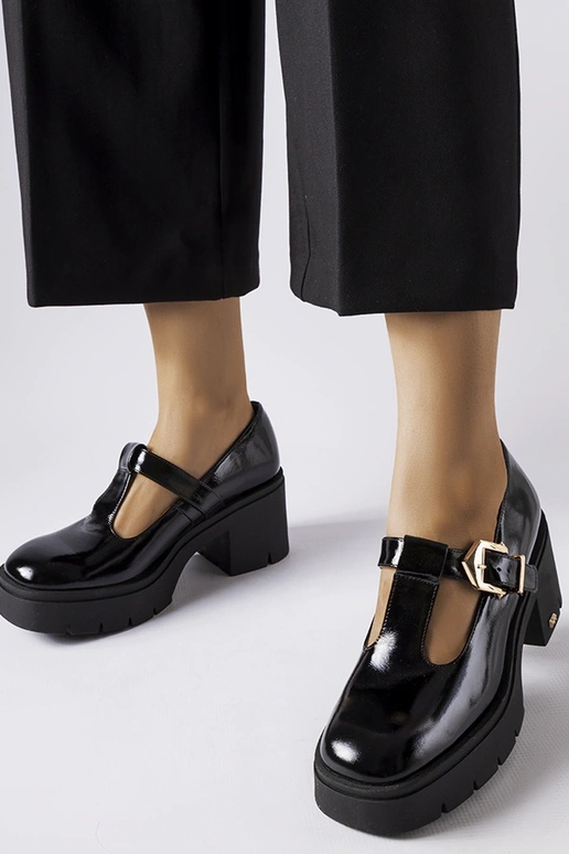 Czarne lakierowane półbuty Karino z...