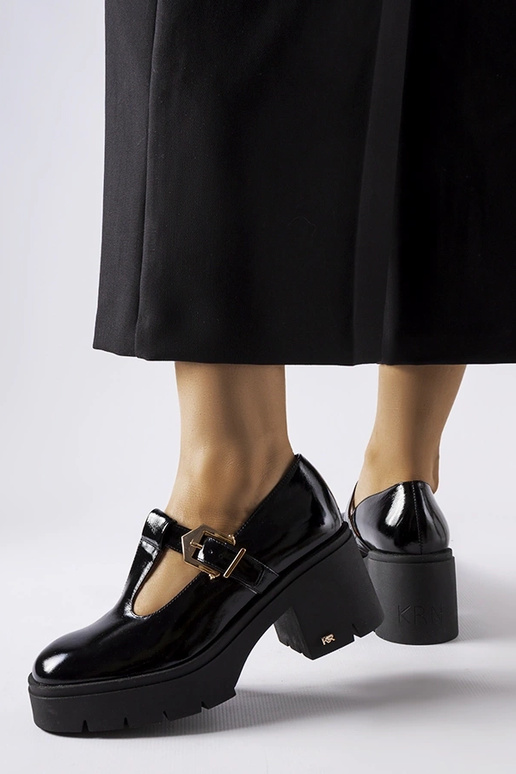 Czarne lakierowane półbuty Karino z...