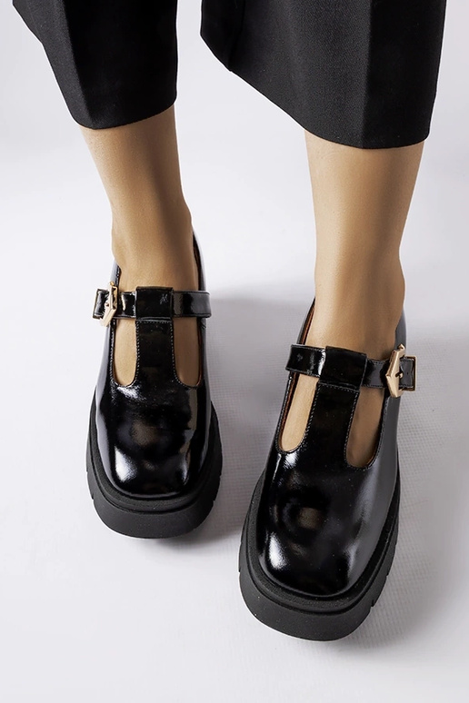 Czarne lakierowane półbuty Karino z...