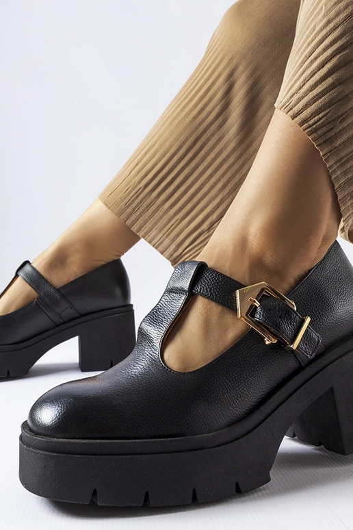 Czarne skórzane półbuty Karino