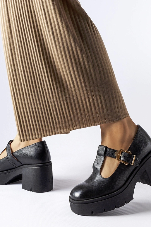 Czarne skórzane półbuty Karino