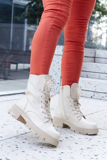 Black boots workery
