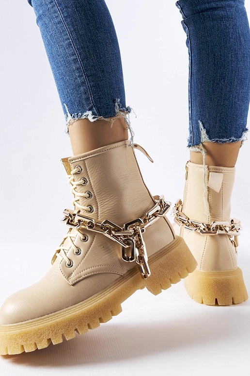 Beige insulated boots with chain... Beige insulated boots with chain...